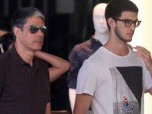 Bonner é clicado com o filho pela 1ª vez após acidente