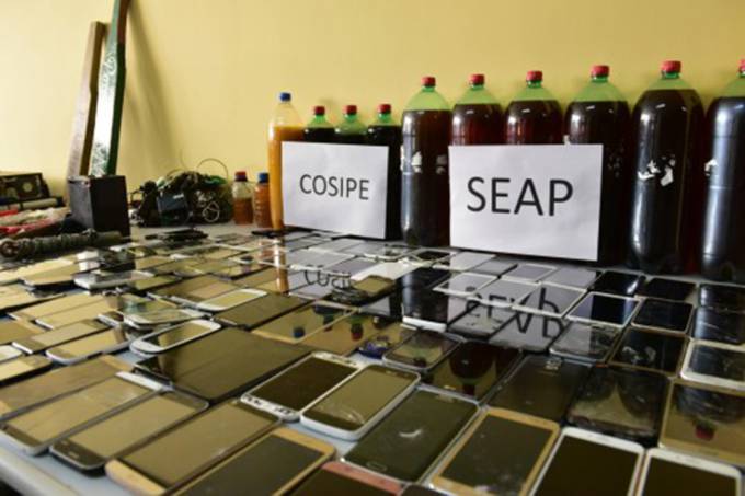 facas-celulares-presidio-manaus-20170108-010