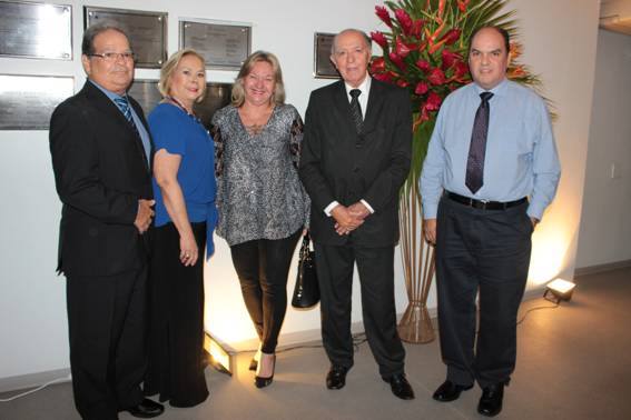 Otorrino Marcos Melo é homenageado em formatura de Residência Médica