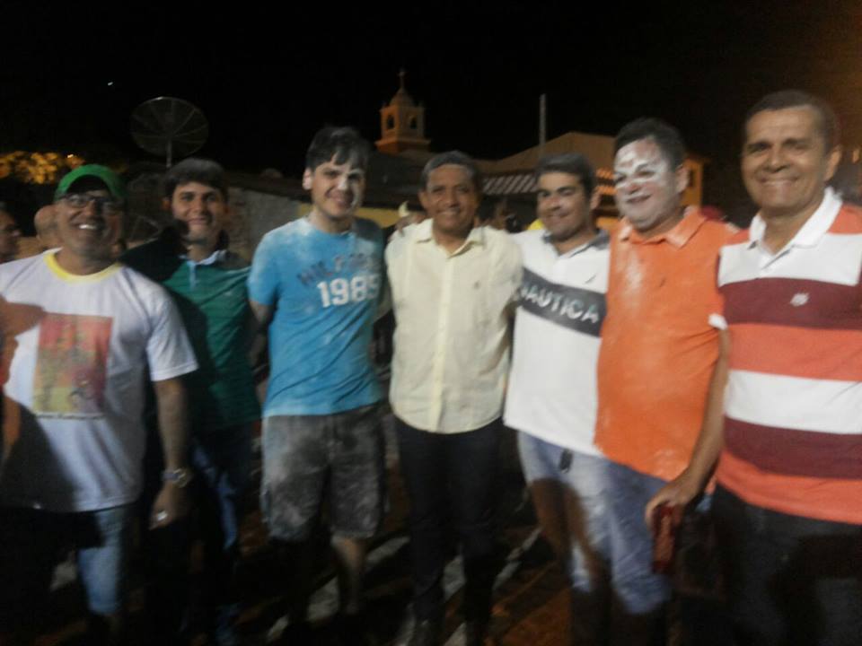 Prefeito e vereadores prestigiam bloco Amigos do Pé Inchado em Canafistula