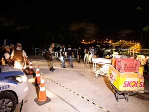 Local do crime ficou às escuras durante perícia (Foto: Arisson Marinho/CORREIO)