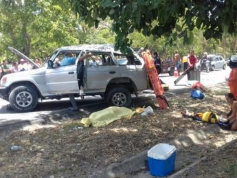 Neste acidente, em Rio Largo, mulher morreu e sete ficaram feridos FOTO: DIVULGAÇÃO/PRF