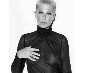 Xuxa é chamada de ‘velha’ após foto ousada e rebate: ‘Aceita que dói menos’