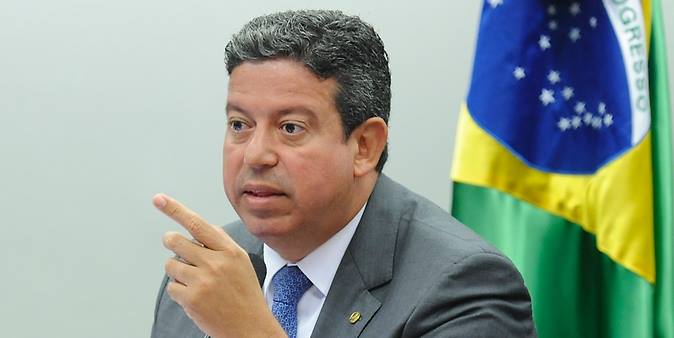 Donos de cartórios estão apreensivos com projeto de Arthur Lira que estipula salário