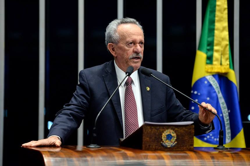 Benedito de Lira lamenta acidente de dois ônibus escolares em Alagoas