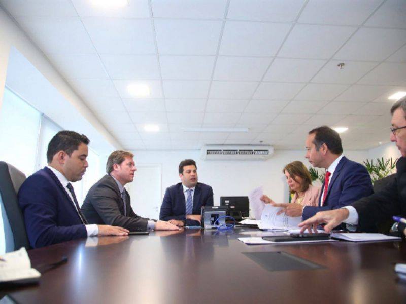 Ministro Marx Beltrão anuncia recursos para Polo esportivo da Ufal