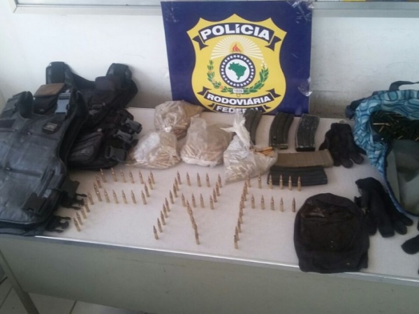 PRF prende homem que transportava mais de mil munições em ônibus interestadual