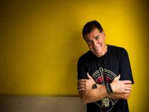 Internado desde março, Jerry Adriani anuncia que está com câncer