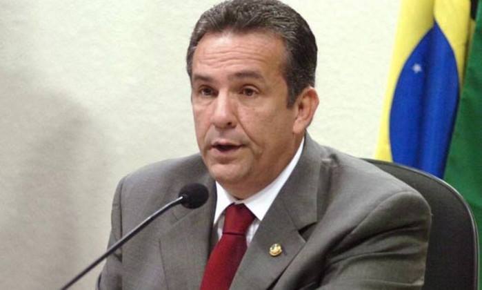 Temer tenta agradar Renan nomeando ex-senador para Secretaria dos Portos