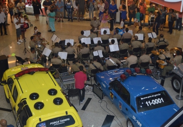 Semana Tiradentes: Polícia Militar inaugura exposição fotográfica em shopping