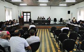 Vereadores de Penedo se irritam com corte no salário de quase dois mil reais