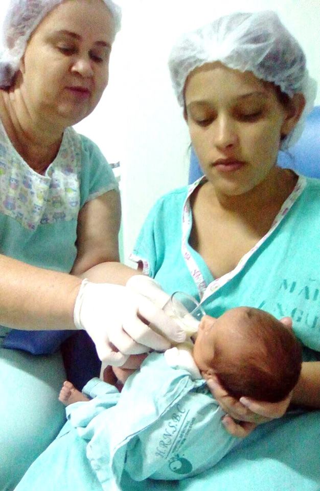 Hospital Regional substitui seringas por “copinho” na amamentação de bebês prematuros