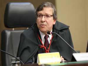 João Lessa suspende decisão que proibia jornalistas de citar Antônio Albuquerque