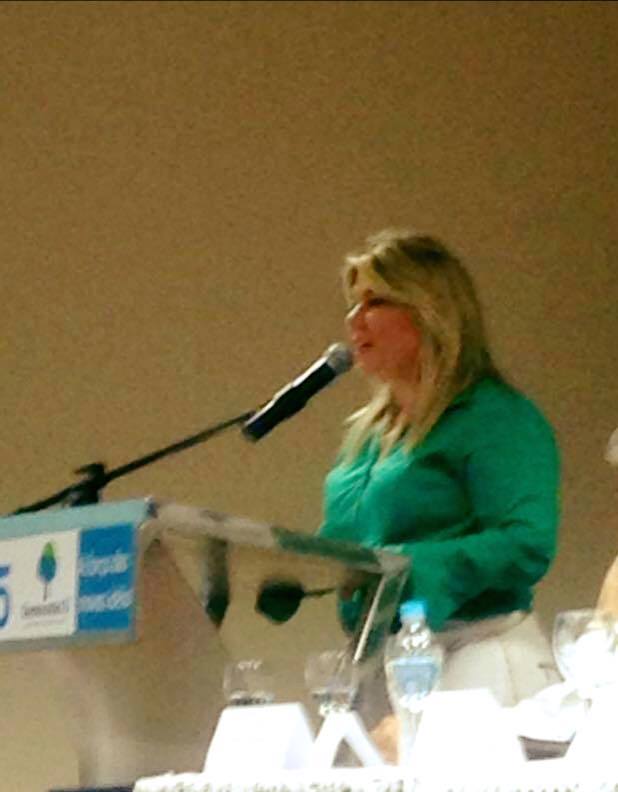 Democrata no guia eleitoral mostra a sua força da mulher com Conceição Tavares