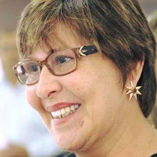 Recuperada, Celia Rocha aparece em evento sinalizando retorno