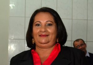 Município deve ter outra eleição porque prefeita não sabe ler nem escrever