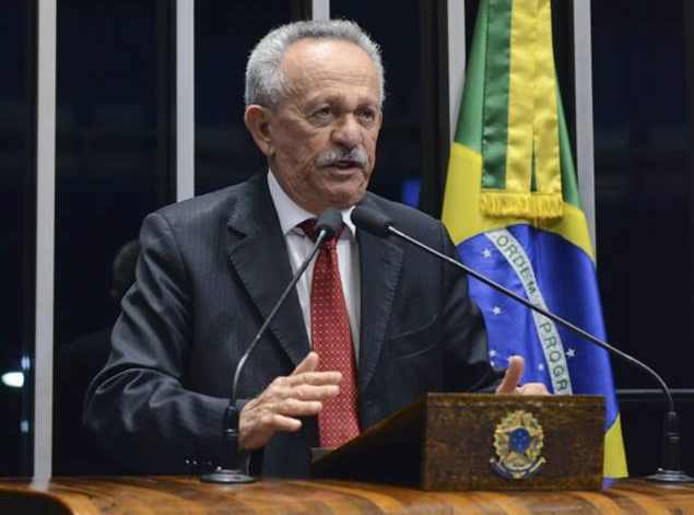 Benedito de Lira critica postura dos parlamentares