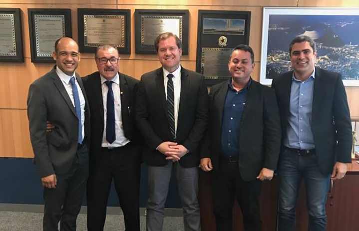 Cícero Almeida nomeia diretor dos Correios com aval do ministro Marx Beltrão