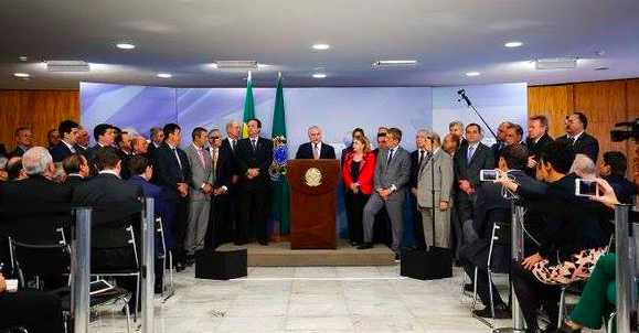 Marx Beltrão apoia Temer no Palácio Planalto