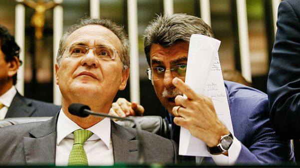 Senador Renan decide entregar cargo de líder do PMDB