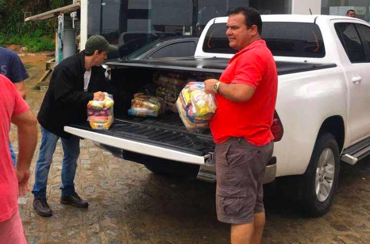 Prefeito comanda resgate e socorro às vítimas das chuvas em Paripueira