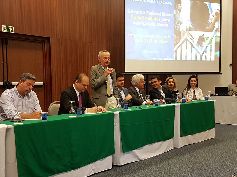 Ministro da Saúde injeta 6 milhões de reais para tirar Hospital do Açucar da crise