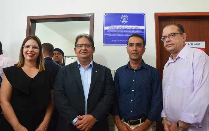 Delegado é homenageado durante reinauguração de delegacia regional