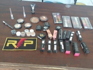 Professora é presa suspeita de furtar mais de mil reais em Major Izidoro