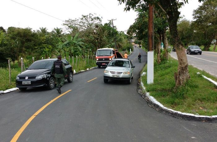 Fiscalização apreende carros da Uber por transporte clandestino