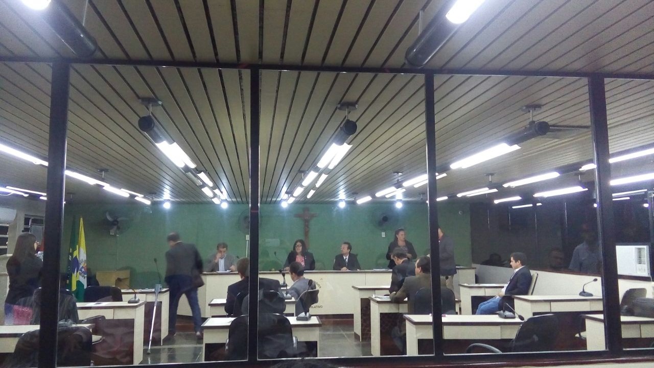 Vereadores aprovam afastamentos de Junior Miranda e Fabiano Gomes