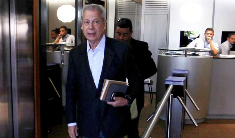 Tribunal condena Zé Dirceu a 30 anos e 9 meses e absolve Vaccari