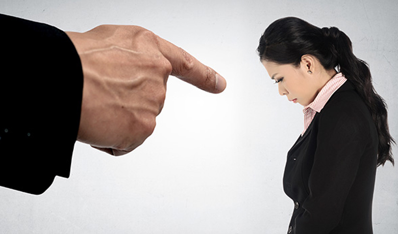 Empresa é condenada por obrigar vendedor a cantar o Hino Nacional quando chegava atrasado