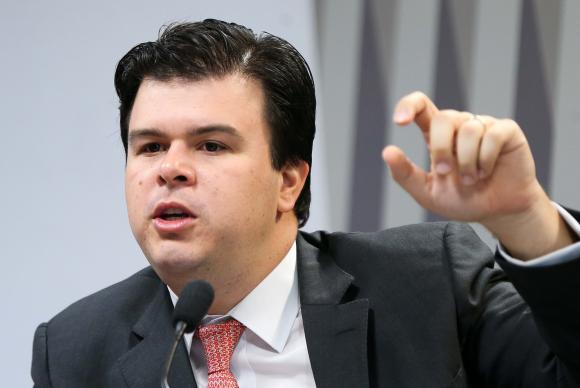 Ministro de Energia admite que conta de luz poderá ficar ainda mais cara