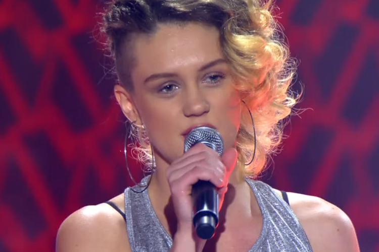 TV Ex-atriz adolescente da Globo avança no ‘The Voice’