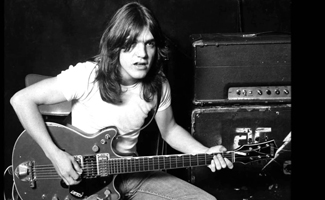 Malcolm Young, guitarrista do AC/DC, morre aos 64 anos
