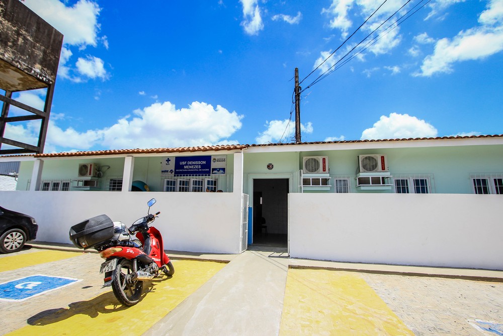 Criminosos armados invadem e assaltam posto de saúde em Maceió