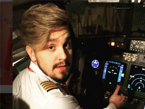 Luan Santana invade avião e faz show surpresa a 50 fãs