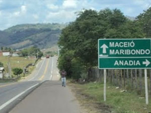 Bando armado invade delegacia e resgata presos de alta periculosidade