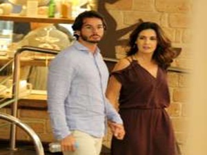 Fátima Bernardes, de férias, chega ao Recife e janta com namorado, Túlio Gadêlha