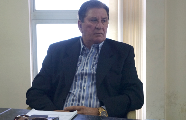 Homem é preso com carro roubado e documento e placas falsificados