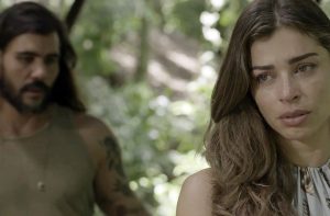 Lívia é chantageada por Sophia e termina com Mariano