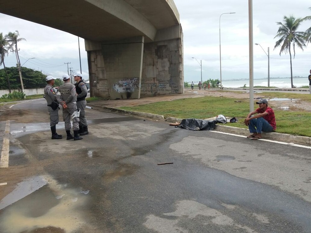 Motociclista morre ao cair da ponte Divaldo Suruagy, em Maceió