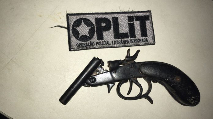 Oplit prende homem com arma de fogo no bairro de Cruz das Almas