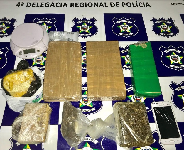 Pai e filho são presos por tráfico de drogas em Arapiraca