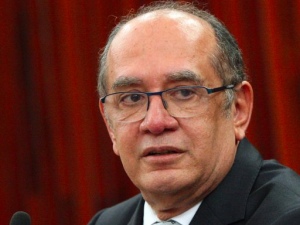 Gilmar Mendes se irrita com pergunta de repórter: ‘Enfia na b****’