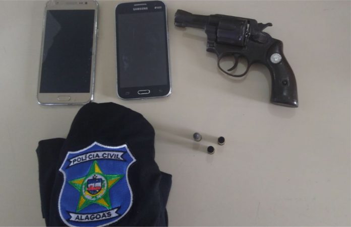 Acusado em homicídios troca tiros com policiais civis e morre