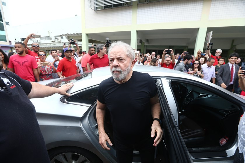 Ex-presidente Lula pedirá à Justiça para ir ao enterro do neto