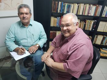 Álvaro Vasconcelos assina ficha partidária visando disputar cargo federal