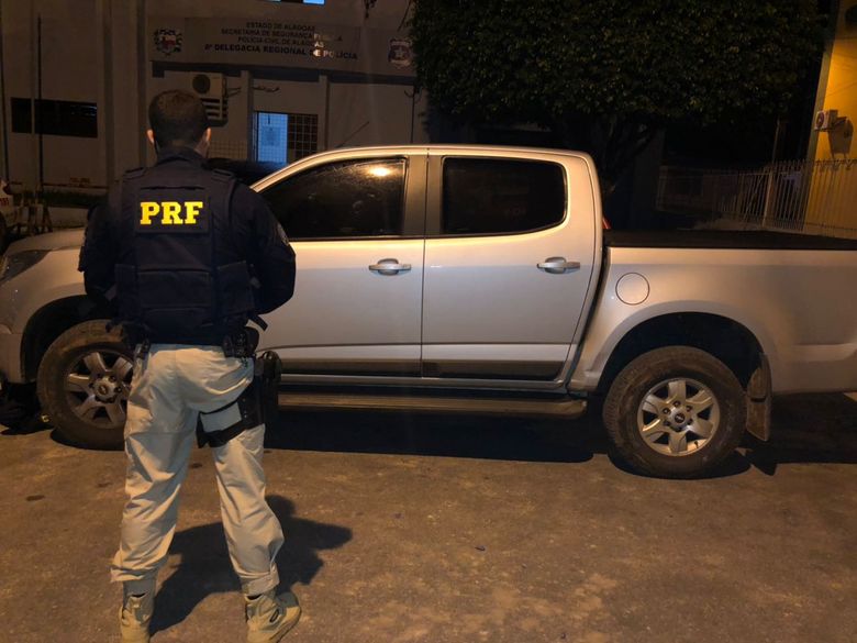 PRF recupera dois carros clonados em Alagoas