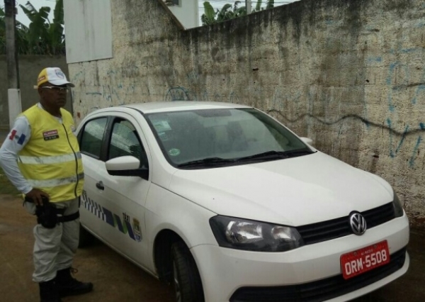 Ronda no Bairro recupera veículo roubado no Jacintinho